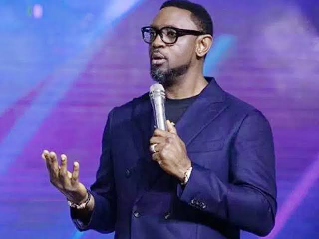 Fatoyinbo, Busola Dakolo